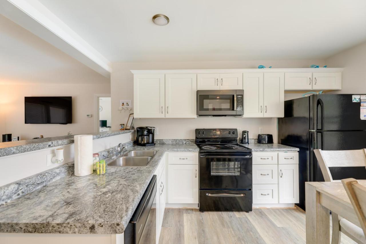 Coastal Emerald Isle Retreat With Deck And Grill! 외부 사진
