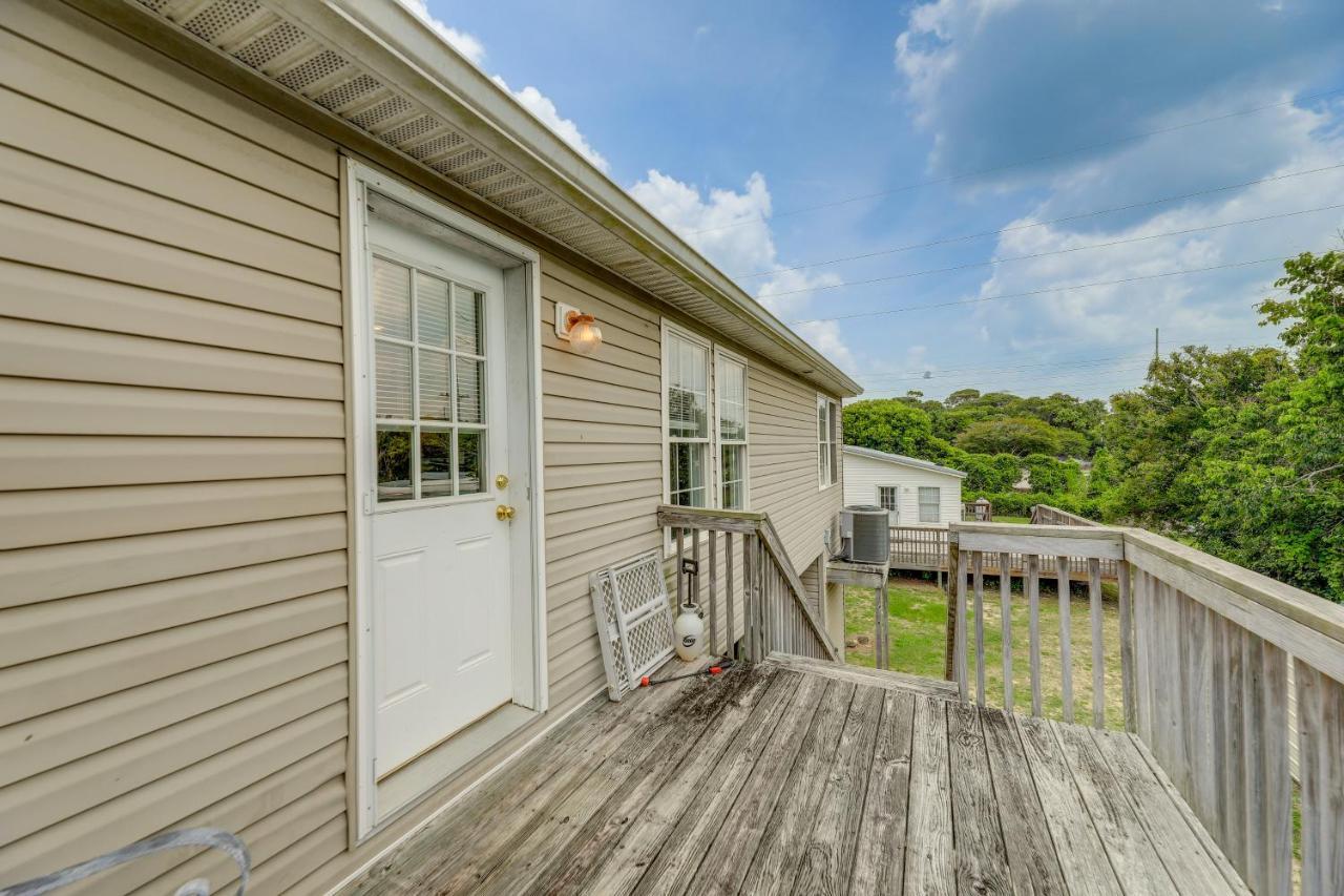 Coastal Emerald Isle Retreat With Deck And Grill! 외부 사진