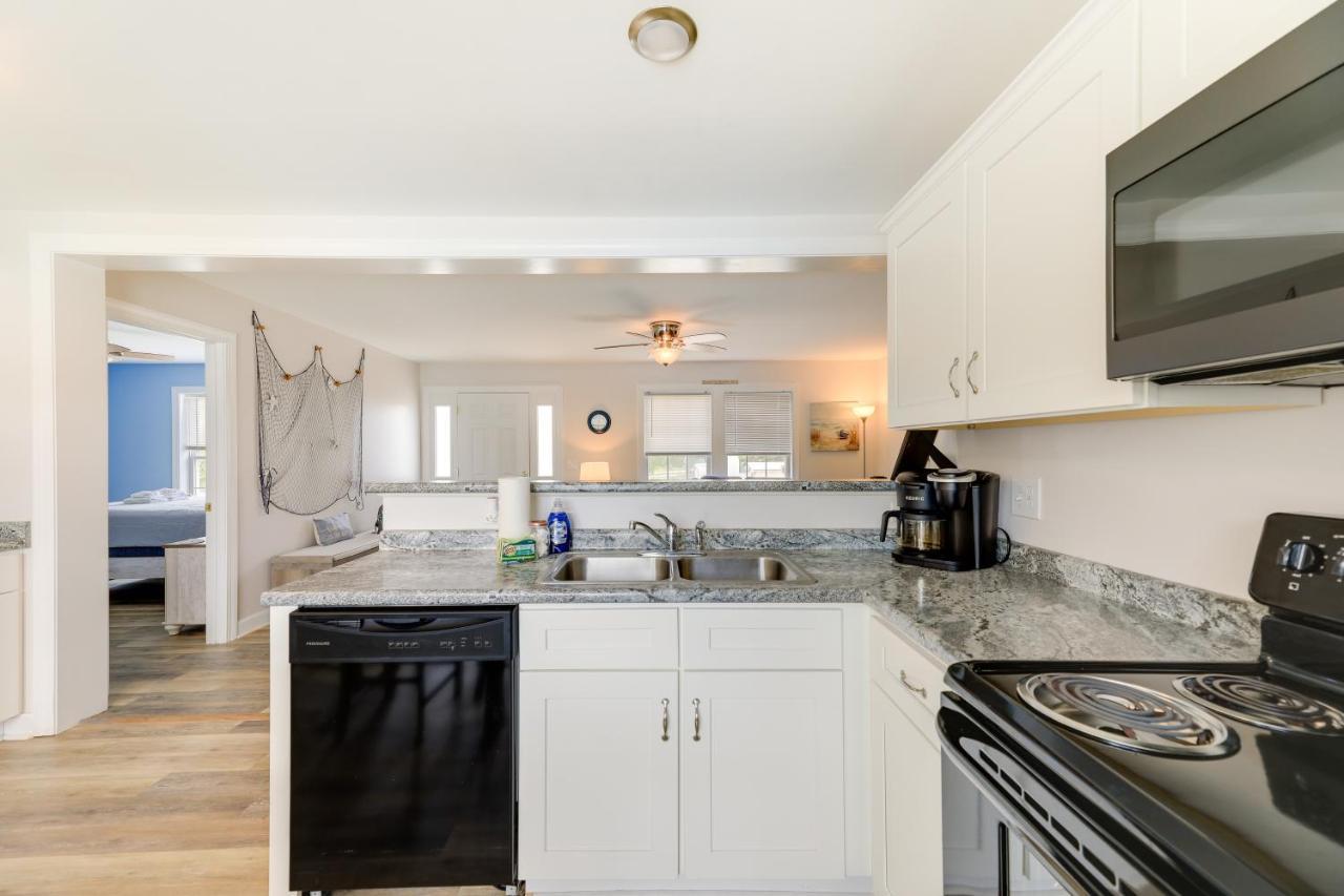 Coastal Emerald Isle Retreat With Deck And Grill! 외부 사진